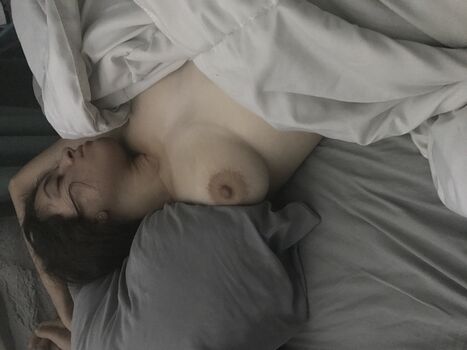 Sleeping wife leaked private photo uncensored HD quality
