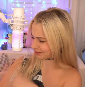 Snowkitty leaked private photo uncensored HD quality