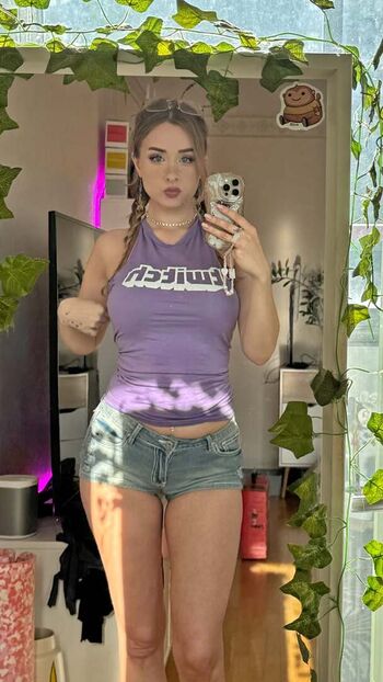 Yaboielina leaked private photo uncensored HD quality