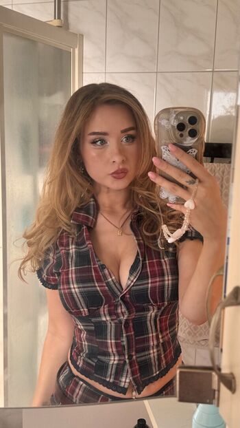 Yaboielina leaked private photo uncensored HD quality