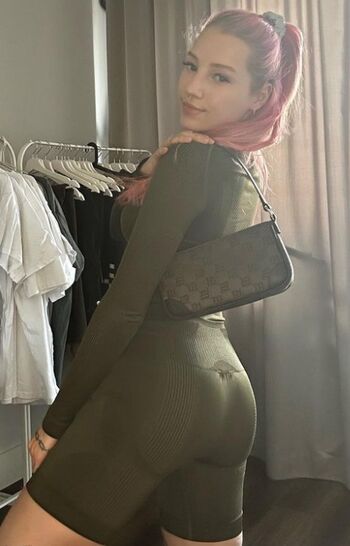 Young leosia leaked private photo uncensored HD quality