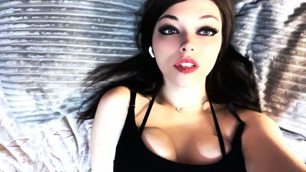 Zombe tramp page leaked private photo uncensored HD quality