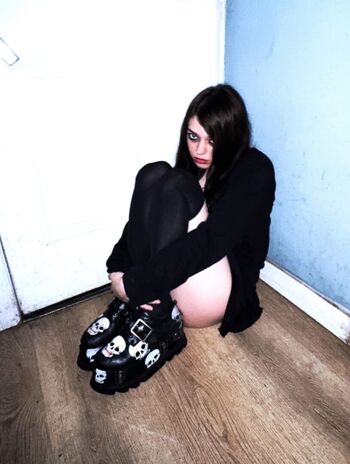 Zombe tramp page leaked private photo uncensored HD quality